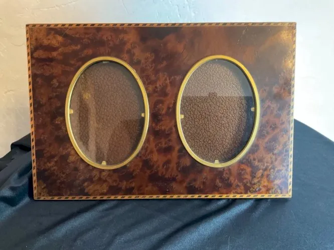 yd Ancien grand cadre double en loupe de thuya marqueterie et laiton