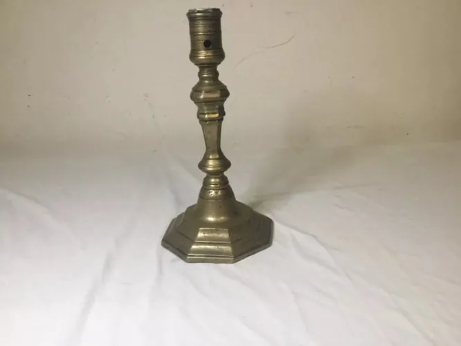 yd BOUGEOIRS EN BRONZE HAUTE EPOQUE XVII-XVIIIeme CANDLESTICK, LEUCHTER