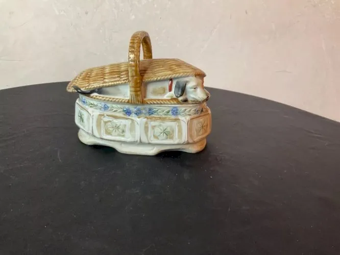 Yd pot boîte en BISCUIT PORCELAINE POLYCHROME FIN XIXe SAXE,SITZENDORF.....