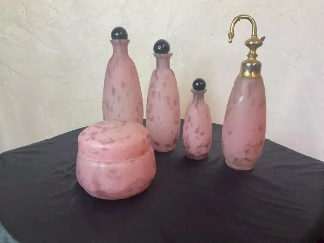 ydancien service garniture de toilette en pâte de verre art déco DLG Muller,..