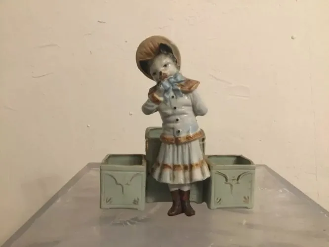 YdChat salière,moutarde,BISCUIT PORCELAINE POLYCHROME FIN XIXe SAXE,SITZENDORF.