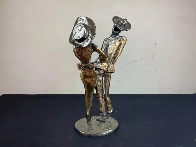 Yves Lohe sculpture en bronze le couple de dos